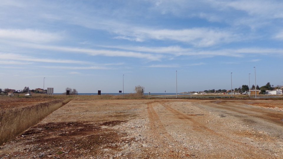 Terreno edificabile in prima linea  al mare in una posizione attraente vicino a Cittanova