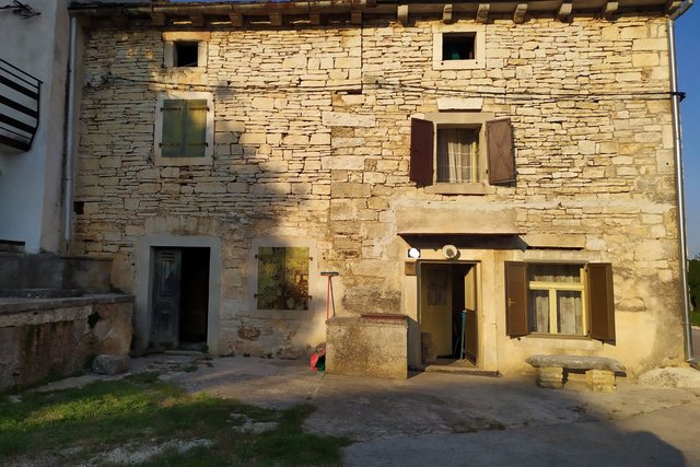 Casa istriana in pietra tra Valle e Rovigno