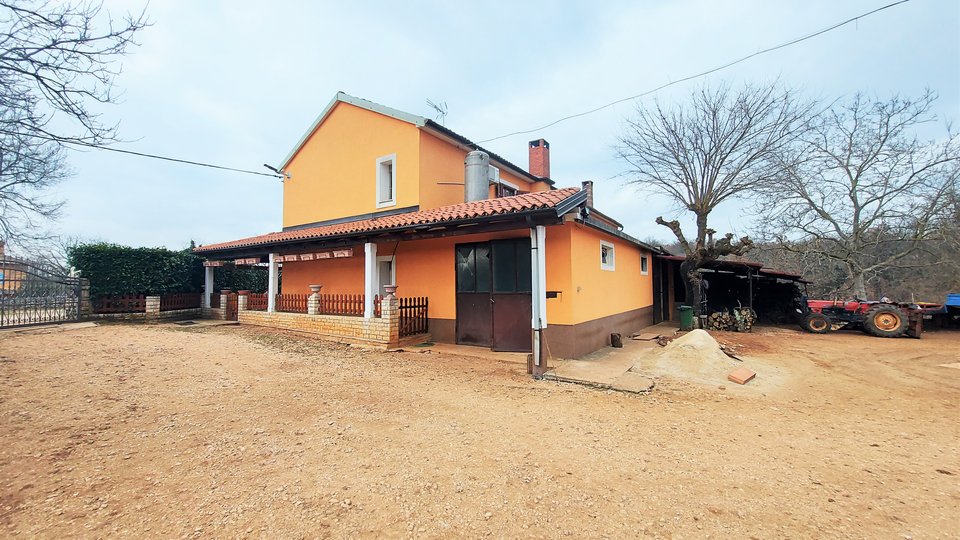 Casa istriana in pietra con vista aperta nelle vicinanze di Buje