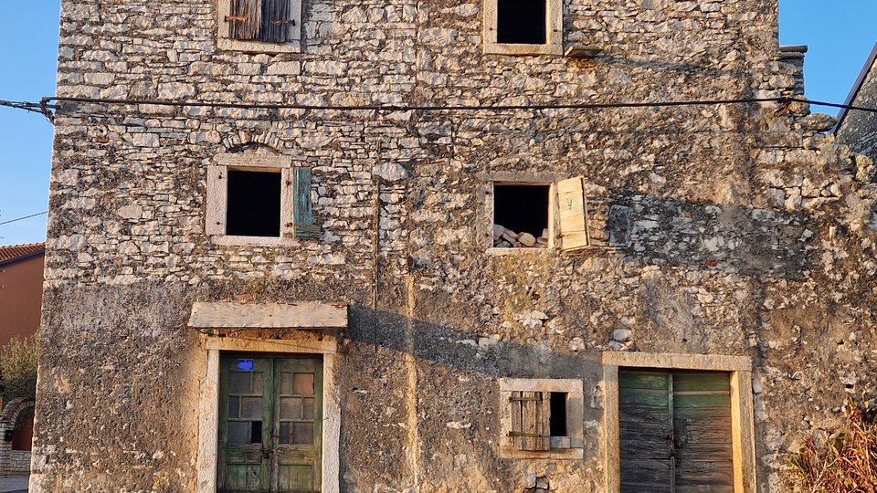 Istrisches Steinhaus in der Nähe von Umag mit Blick auf das Meer