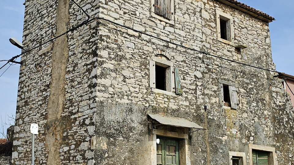 Istrisches Steinhaus in der Nähe von Umag mit Blick auf das Meer