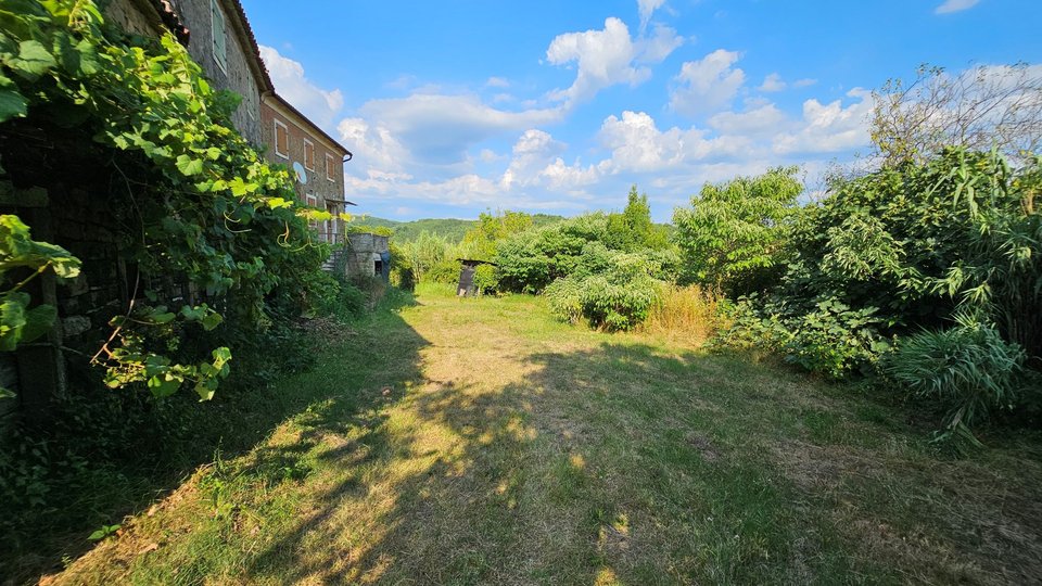 Stone houses in the surroundings of Grožnjan with a large plot of land and open view