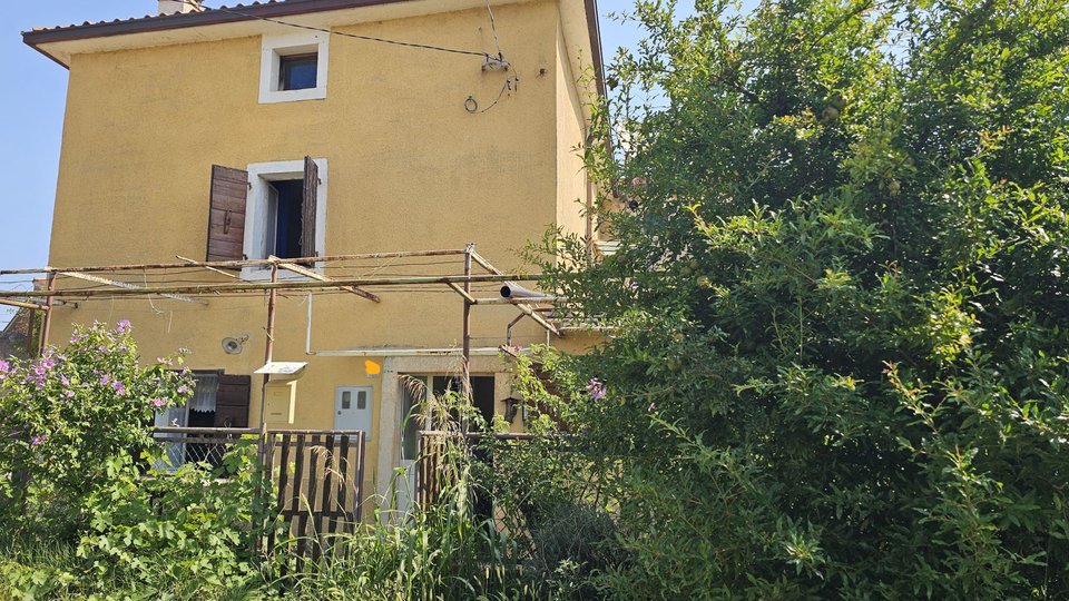 Casa in pietra istriana vicino a Verteneglio con vista mare