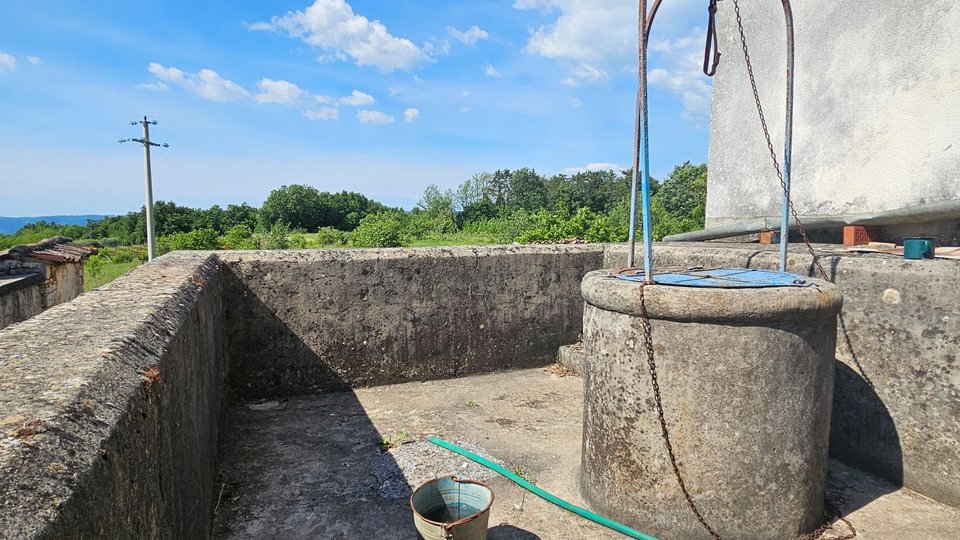 Incantevole casa in pietra d'Istria con vista aperta e grande terreno