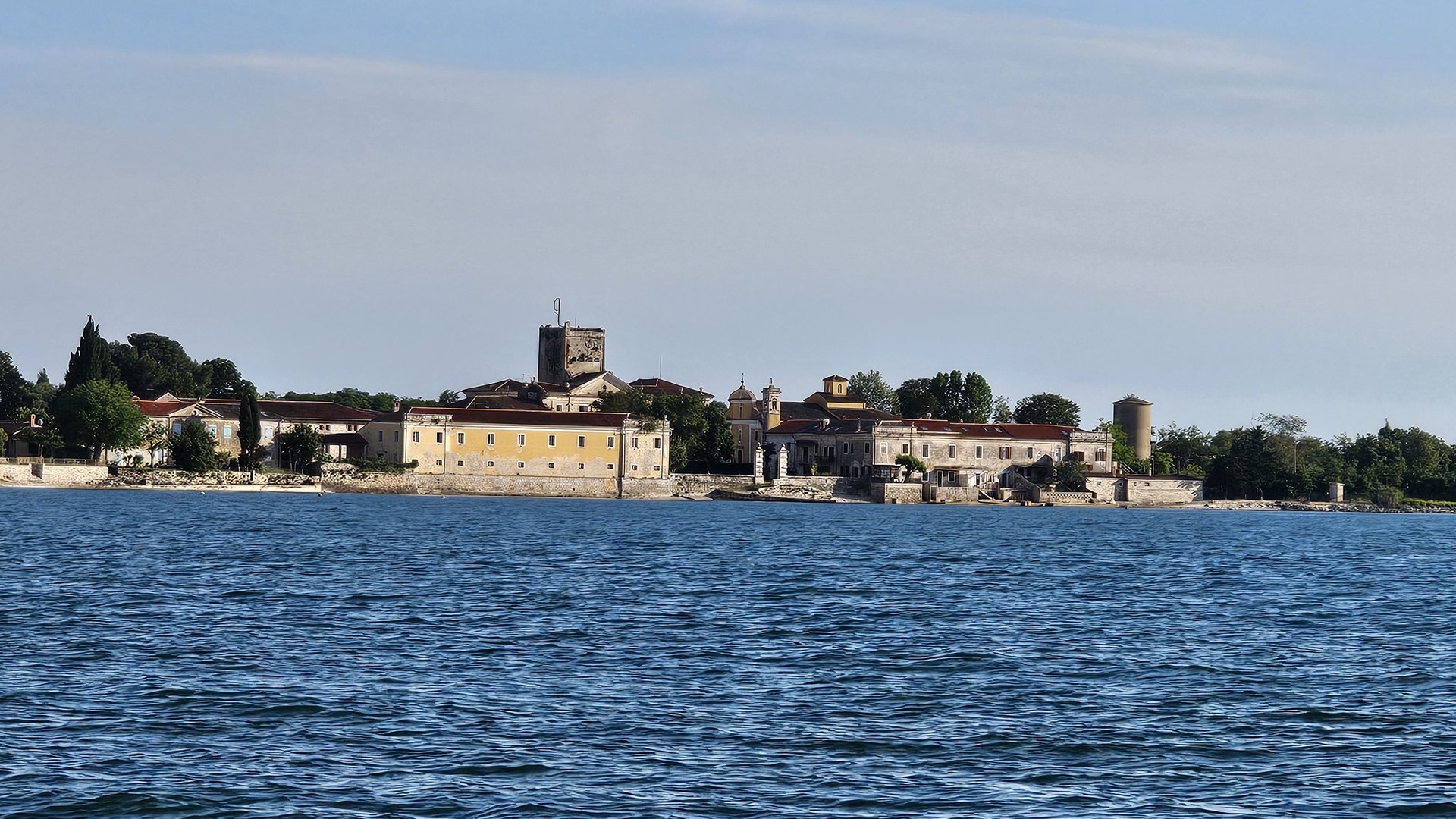 Atraktivno građevinsko zemljište stambene namjene blizu mora  -Novigrad -Dajla