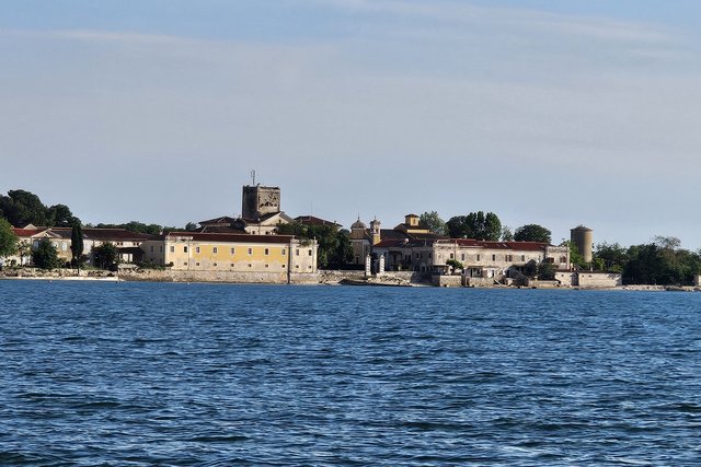 Atraktivno građevinsko zemljište stambene namjene blizu mora  -Novigrad -Dajla