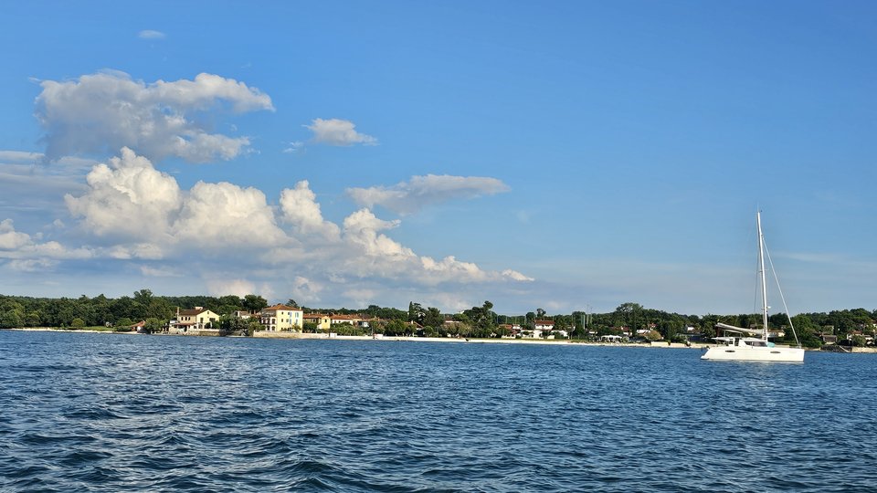 Atraktivno građevinsko zemljište stambene namjene blizu mora  -Novigrad -Dajla